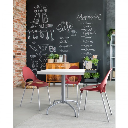 Cadeira em polipropileno com pernas de alumínio vermelha - Elisa Summa Cadeira em polipropileno com pernas de alumínio vermelha - Elisa Summa