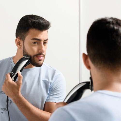 Máquina de cortar cabelo e barba com 8 acessórios - Studio Men 110V Máquina de cortar cabelo e barba com 8 acessórios - Studio Men 110V
