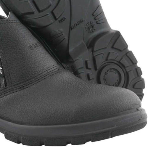 Botina em couro sintético com elástico Botina em couro sintético com elástico