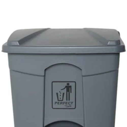 Lixeira plástica com pedal 35 litros Lixeira plástica com pedal 35 litros