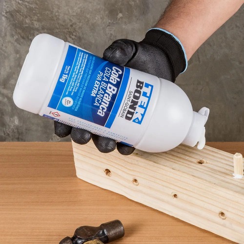 Cola branca líquida com 500 gramas Cola branca líquida com 500 gramas