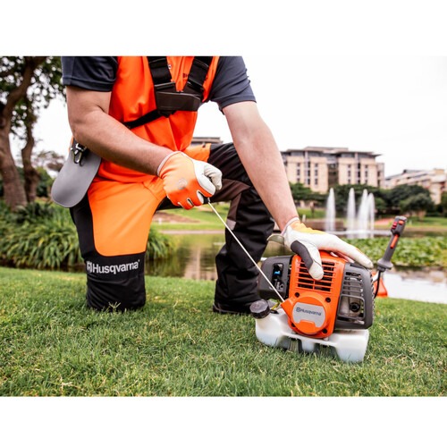 Roçadeira lateral a gasolina 1,3 hp 32,6 cc 2 tempos - 331R Roçadeira lateral a gasolina 1,3 hp 32,6 cc 2 tempos - 331R