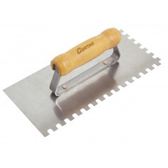 Desempenadeira em aço dentada com cabo de madeira 8x8mm Desempenadeira em aço dentada com cabo de madeira 8x8mm